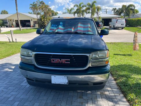 Used 2005 GMC Yukon XL SLT w/ SLT Preferred Equipment Group RWD image 2