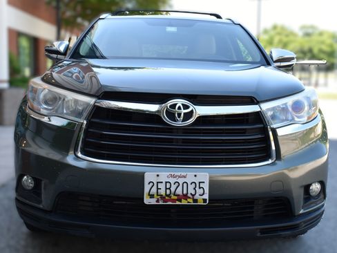 Used 2016 Toyota Highlander XLE w/ Protection Package #3 AWD/4WD image 2
