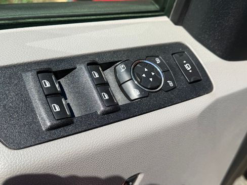 Used 2019 Ford F250 XLT w/ XLT Premium Package AWD/4WD image 11