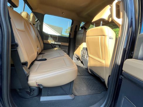 Used 2022 Ford F350 4x4 Crew Cab DRW Super Duty image 16
