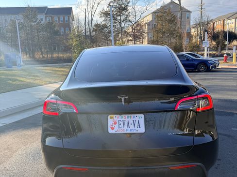 Used 2024 Tesla Model Y Long Range image 9