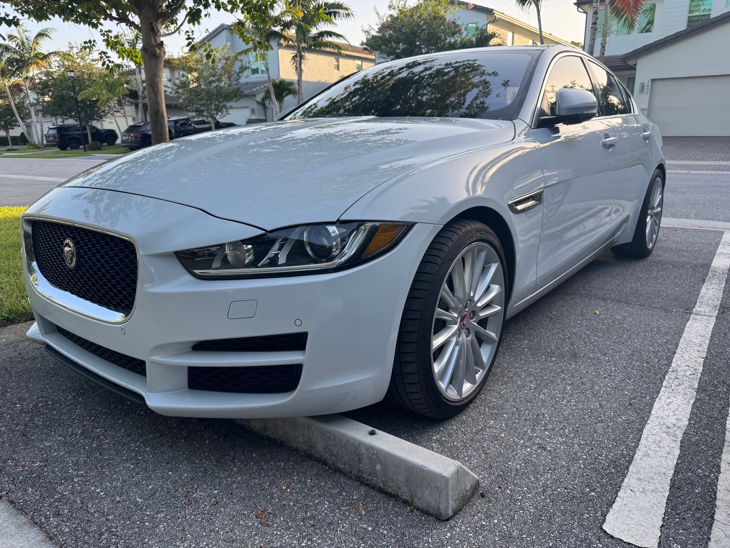 Used 2017 Jaguar XE First Edition RWD image 8