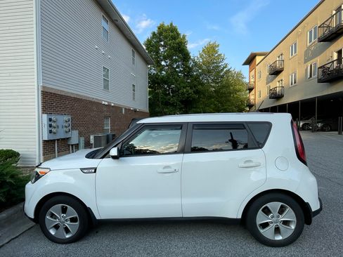 Used 2015 Kia Soul image 2