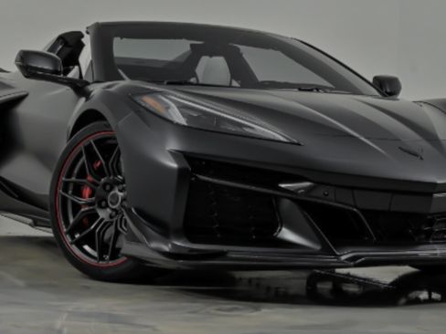 Used 2023 Chevrolet Corvette Z06 w/ Z07 Performance Package RWD image 2