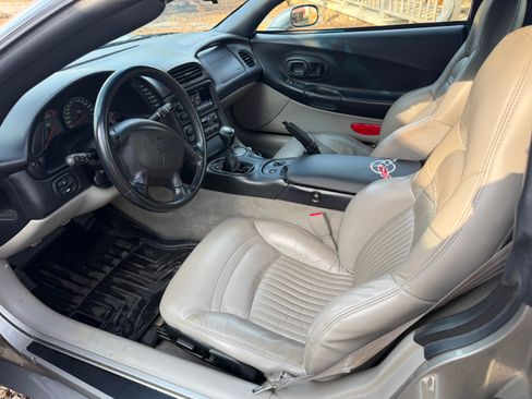 Used 2000 Chevrolet Corvette Coupe w/ Roof Pkg image 5