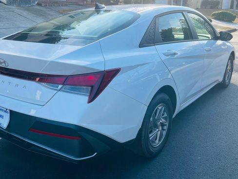 Used 2025 Hyundai Elantra SE image 8