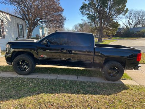 Used 2018 Chevrolet Silverado 1500 LTZ Z71 w/ Midnight Edition image 5