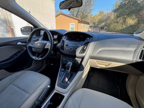Used 2017 Ford Focus SE image 13