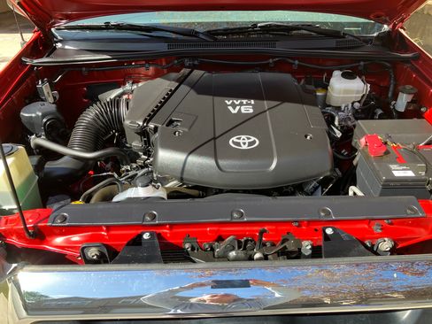 Used 2013 Toyota Tacoma 4x4 Double Cab w/ TRD Off-Road Pkg image 12