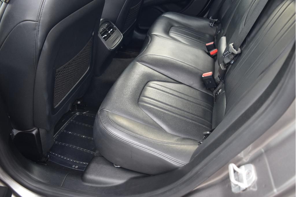 Used 2014 Maserati Ghibli RWD image 11