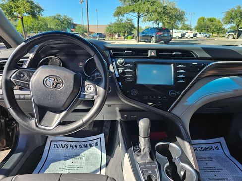 Used 2018 Toyota Camry XLE image 21