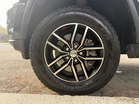 Used 2017 Jeep Grand Cherokee Trailhawk image 19