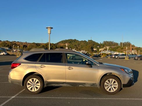 Used 2018 Subaru Outback 2.5i Premium image 14