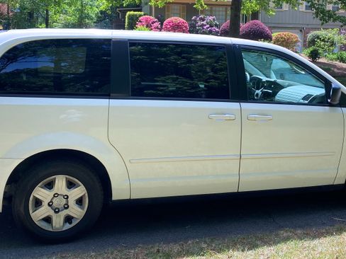 Used 2009 Dodge Grand Caravan SE w/ Climate Group image 6