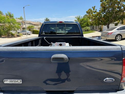 Used 2005 Ford F350 Lariat RWD image 4