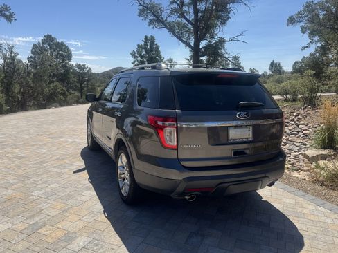 Used 2015 Ford Explorer Limited w/ Equipment Group 302A FWD image 9