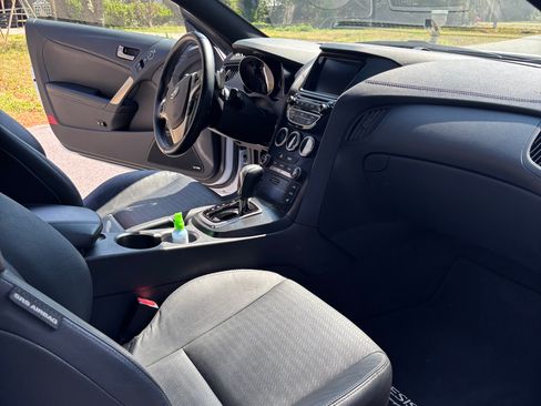 Used 2015 Hyundai Genesis 3.8 RWD image 5