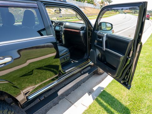 Used 2015 Toyota 4Runner Limited image 14