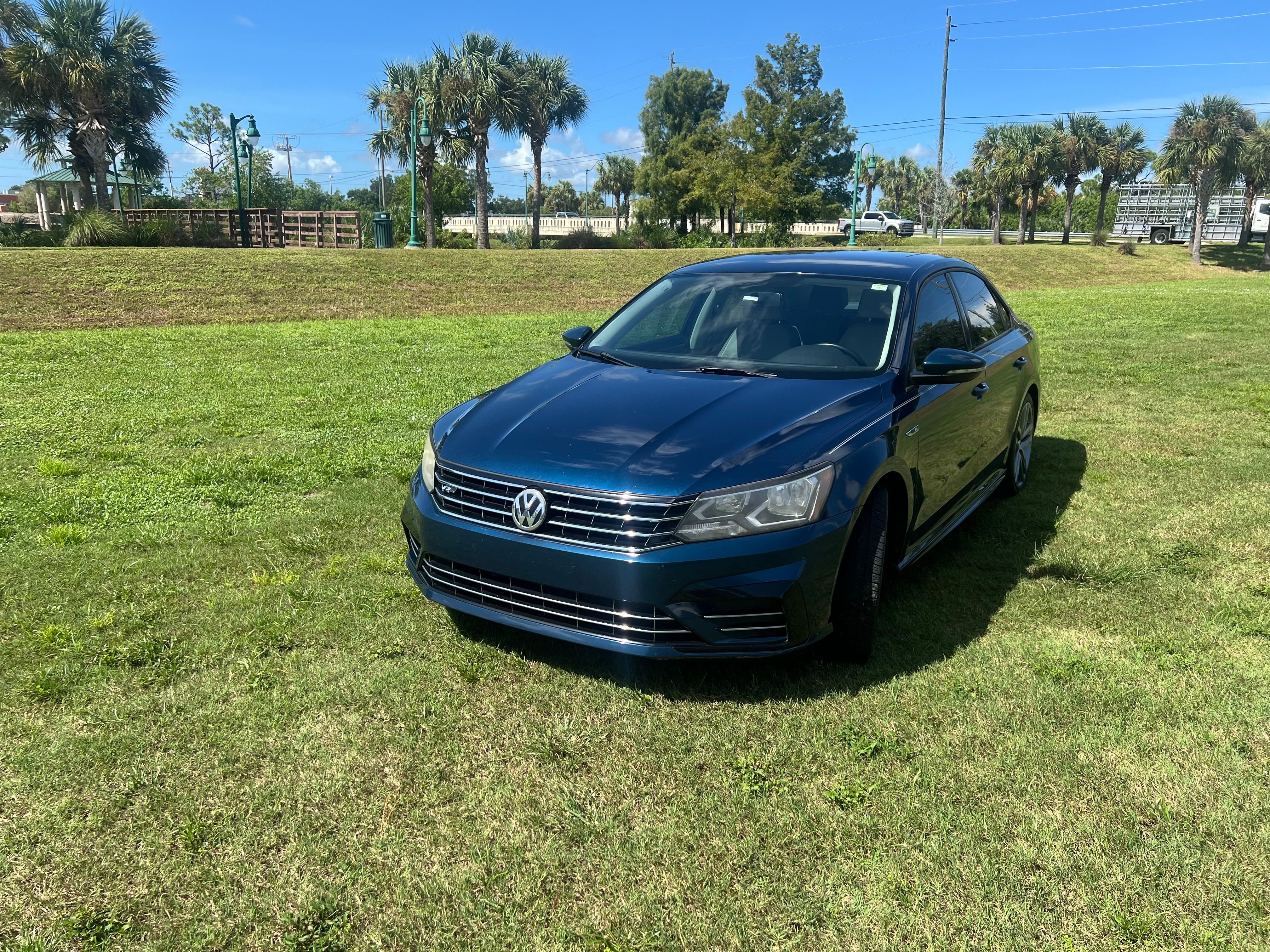 Used 2018 Volkswagen Passat 2.0T R-Line FWD image 2