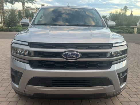 Used 2024 Ford Expedition XLT image 5