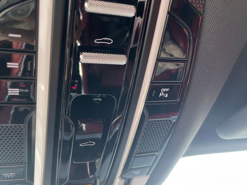 Used 2019 Porsche Panamera 4 image 16