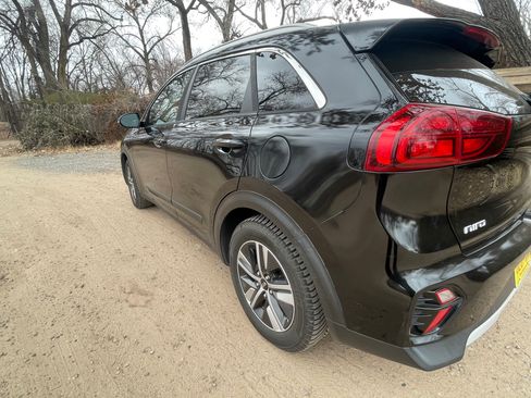 Used 2020 Kia Niro EX image 11