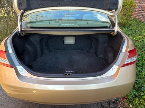 Used 2011 Toyota Camry XLE image 12