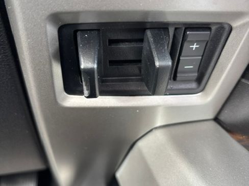 Used 2019 Ford F150 Lariat w/ Equipment Group 502A Luxury AWD/4WD image 20