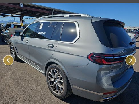 Used 2023 BMW X7 xDrive40i w/ Premium Package AWD/4WD image 4