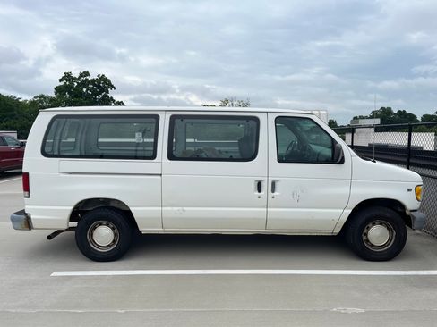 Used 1997 Ford E-150 and Econoline 150 image 4