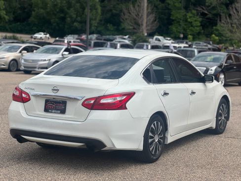 Used 2017 Nissan Altima 2.5 S w/ Power Driver Seat Package image 16