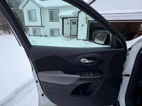 Used 2014 Jeep Cherokee Latitude image 9