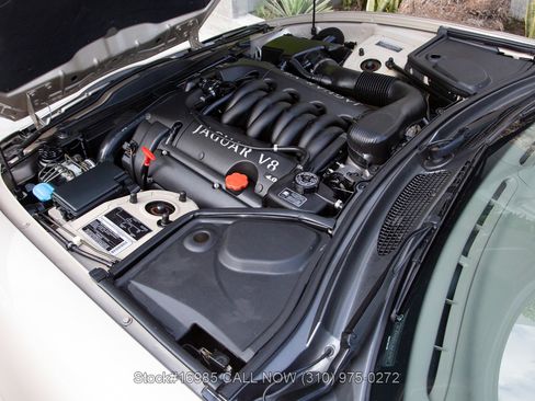 Used 2002 Jaguar XK8 Convertible image 4