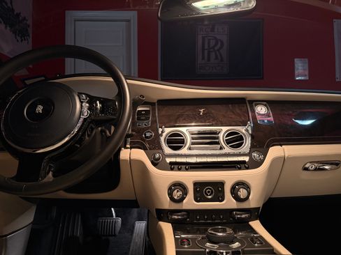 Used 2014 Rolls-Royce Wraith RWD image 15