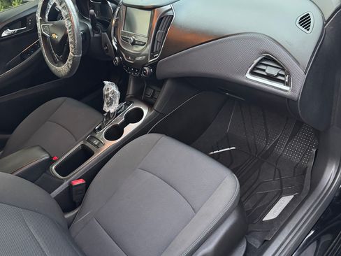 Used 2018 Chevrolet Cruze LT image 12