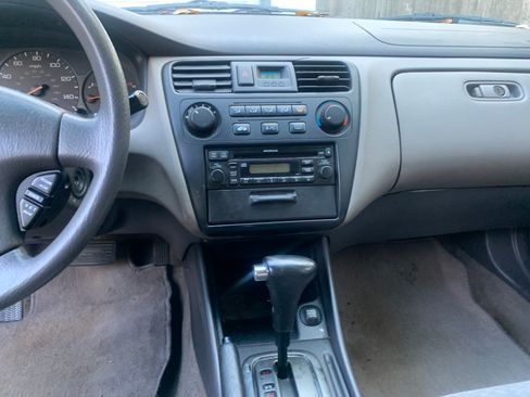 Used 2001 Honda Accord LX image 6