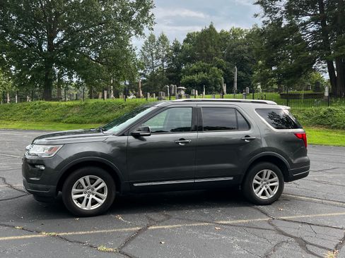 Used 2018 Ford Explorer XLT w/ Equipment Group 201A AWD/4WD image 5