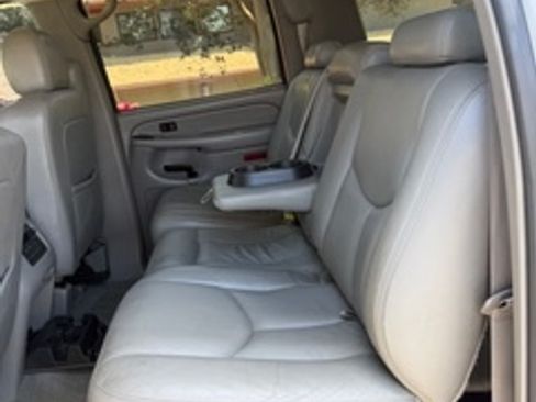 Used 2004 GMC Yukon XL 2500 SLT w/ Preferred Equipment Group AWD/4WD image 5