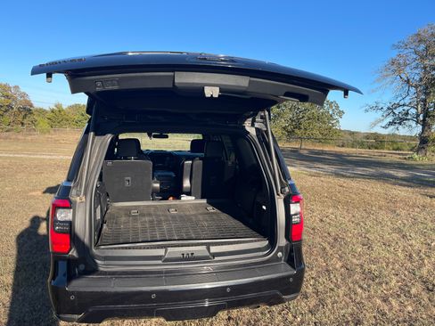 Used 2021 Ford Expedition Limited image 8