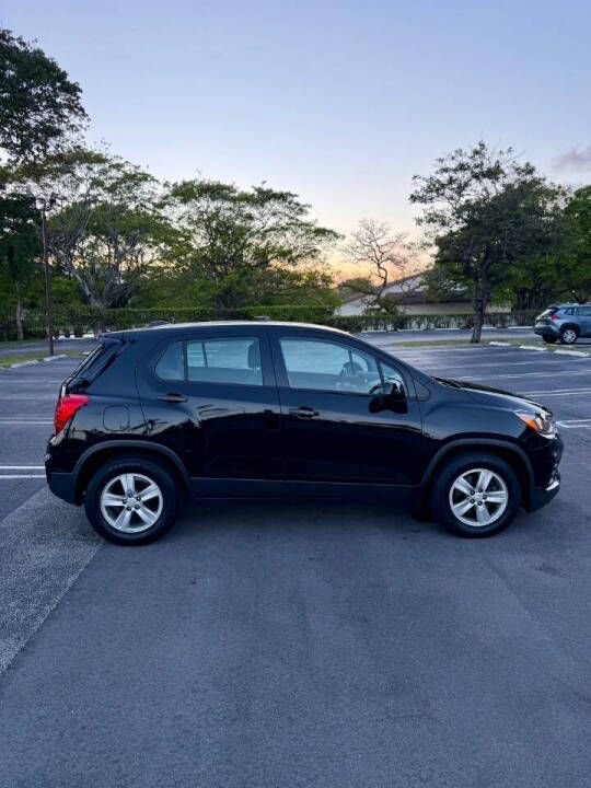 Used 2019 Chevrolet Trax LS w/ Tint and Cruise Package AWD/4WD image 5
