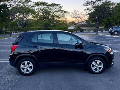 Used 2019 Chevrolet Trax LS w/ Tint and Cruise Package AWD/4WD image 5