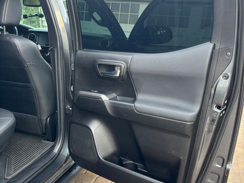 Used 2023 Toyota Tacoma TRD Off-Road image 20