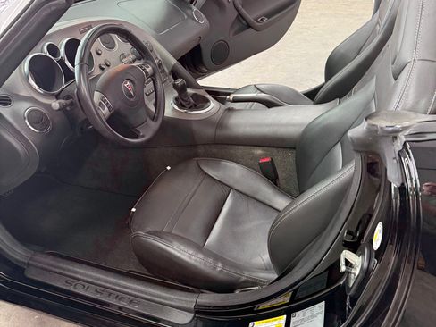 Used 2008 Pontiac Solstice Convertible w/ Premium Package RWD image 16
