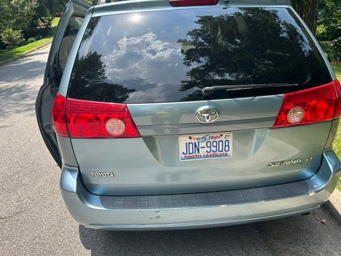 Used 2009 Toyota Sienna LE image 11
