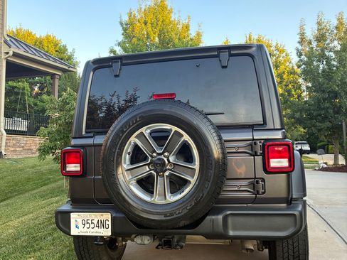 Used 2019 Jeep Wrangler Unlimited Sport S AWD/4WD image 5