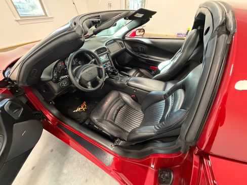 Used 2004 Chevrolet Corvette Coupe 2D w/ Preferred Equipment Group image 12