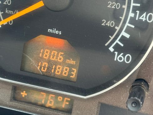 Used 2001 Mercedes-Benz SL 500 image 2