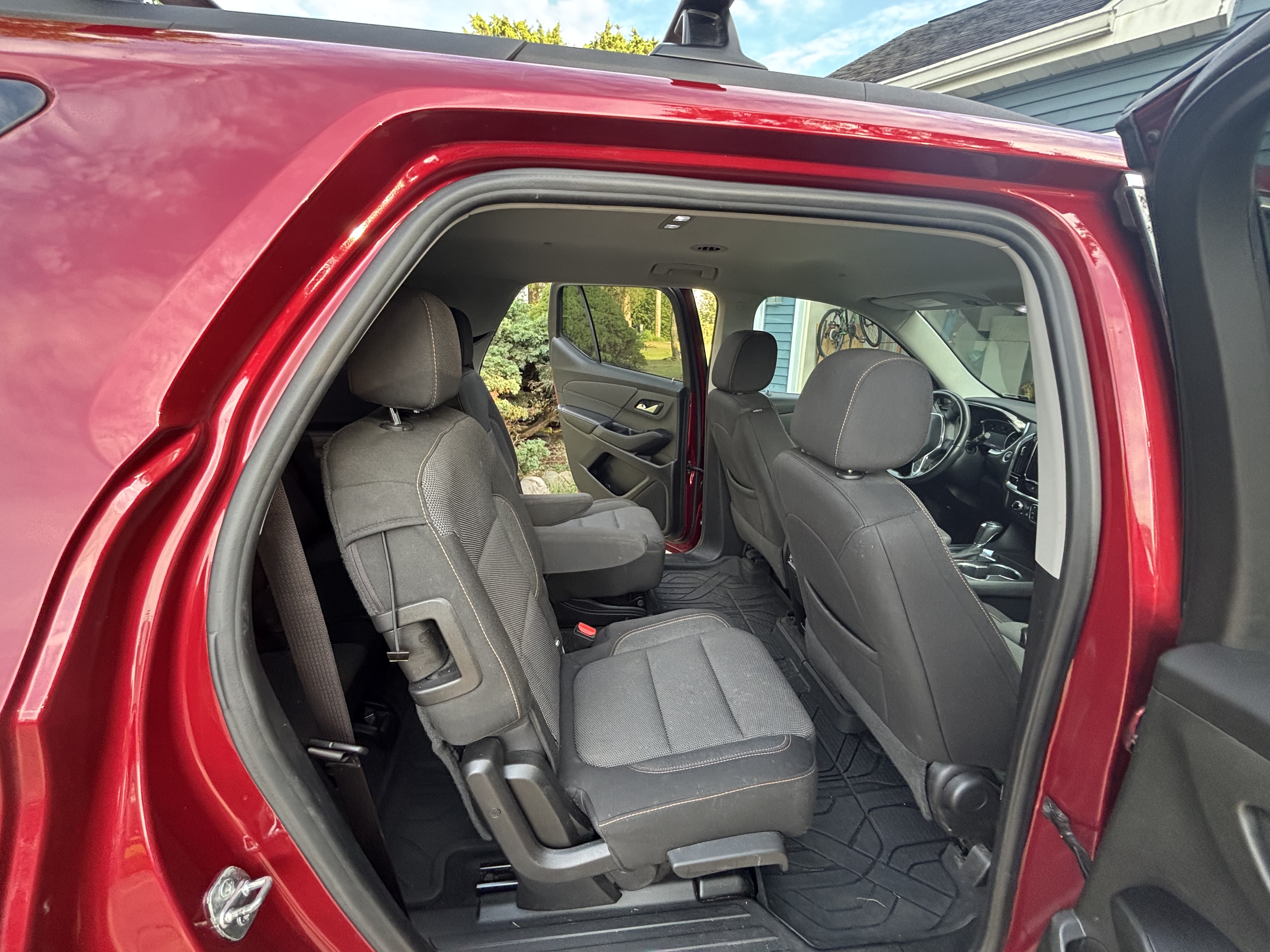 Used 2020 Chevrolet Traverse LT FWD image 19