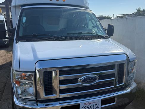 Used 2016 Ford E-350 and Econoline 350 Super Duty image 2