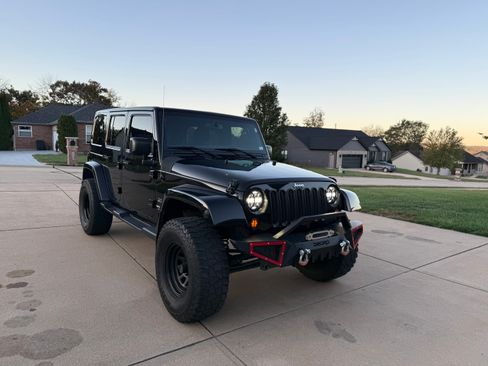 Used 2016 Jeep Wrangler Unlimited Sahara w/ Max Tow Package image 4